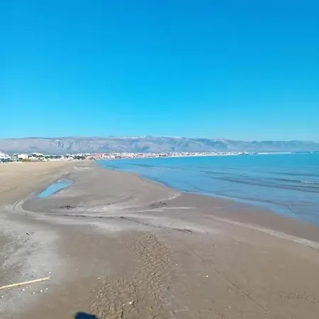 De La Paz Villa Manfredonia