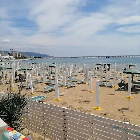 De La Paz Villa Manfredonia