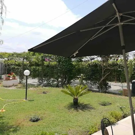 De La Paz Villa *