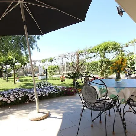 De La Paz Villa *