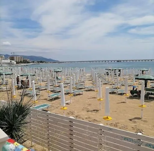 De La Paz Villa Manfredonia