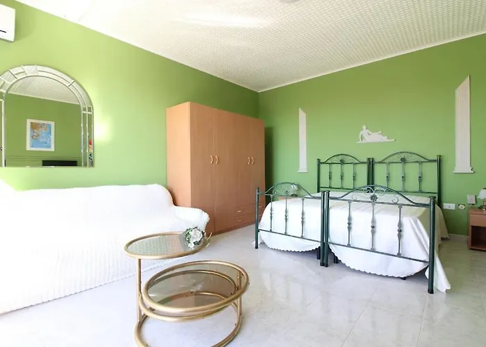 De La Paz Villa Manfredonia