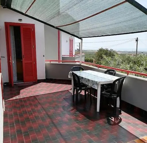 De La Paz Villa Manfredoine